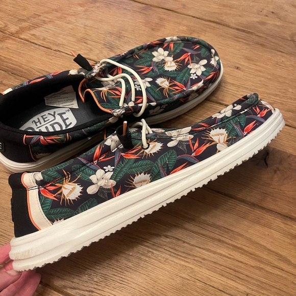 Hey Dude Men’s Wally H2O Shoes - Picture 2 of 4